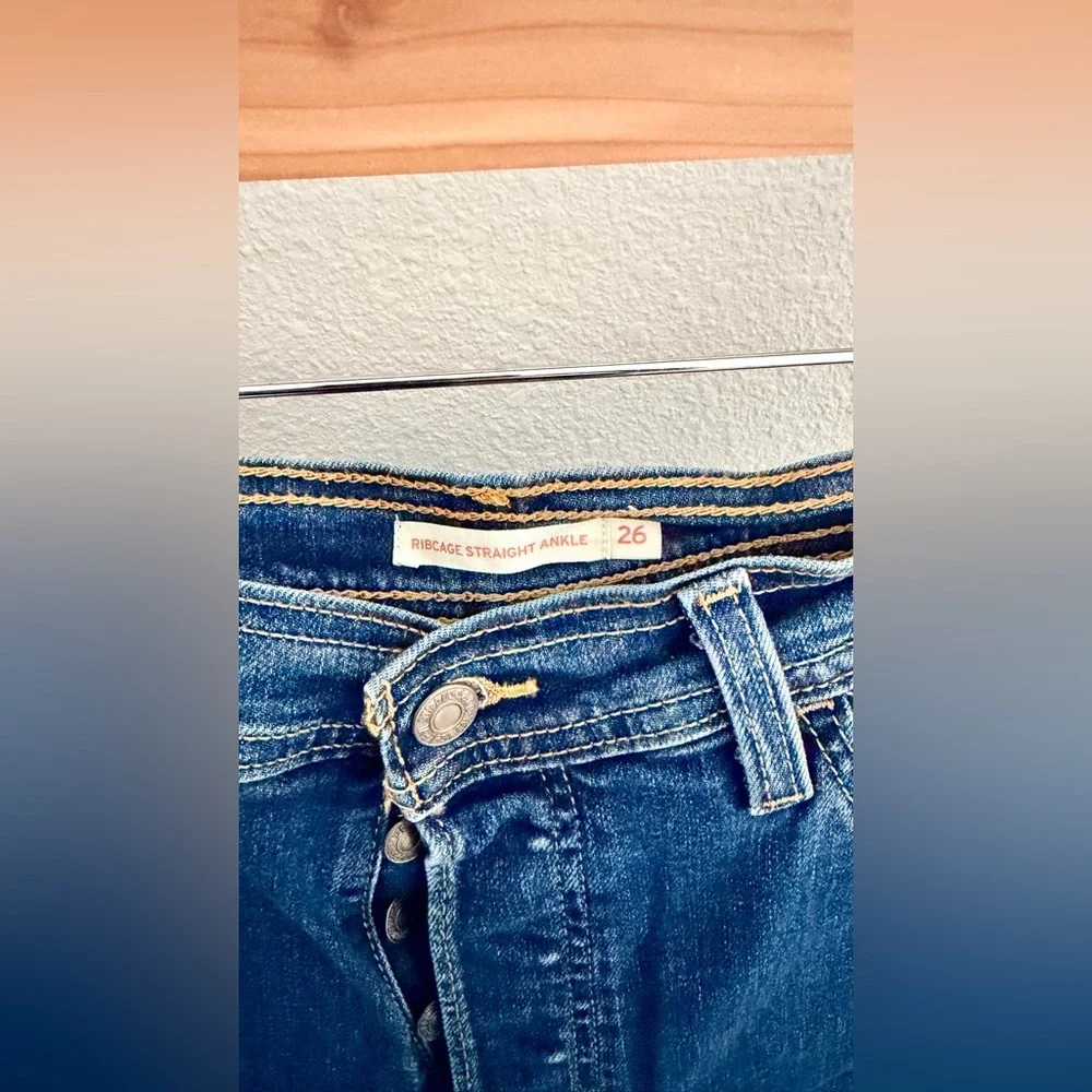 Levi's Riveted Ribcage Straight Ankle Jeans - Picture 5 of 5